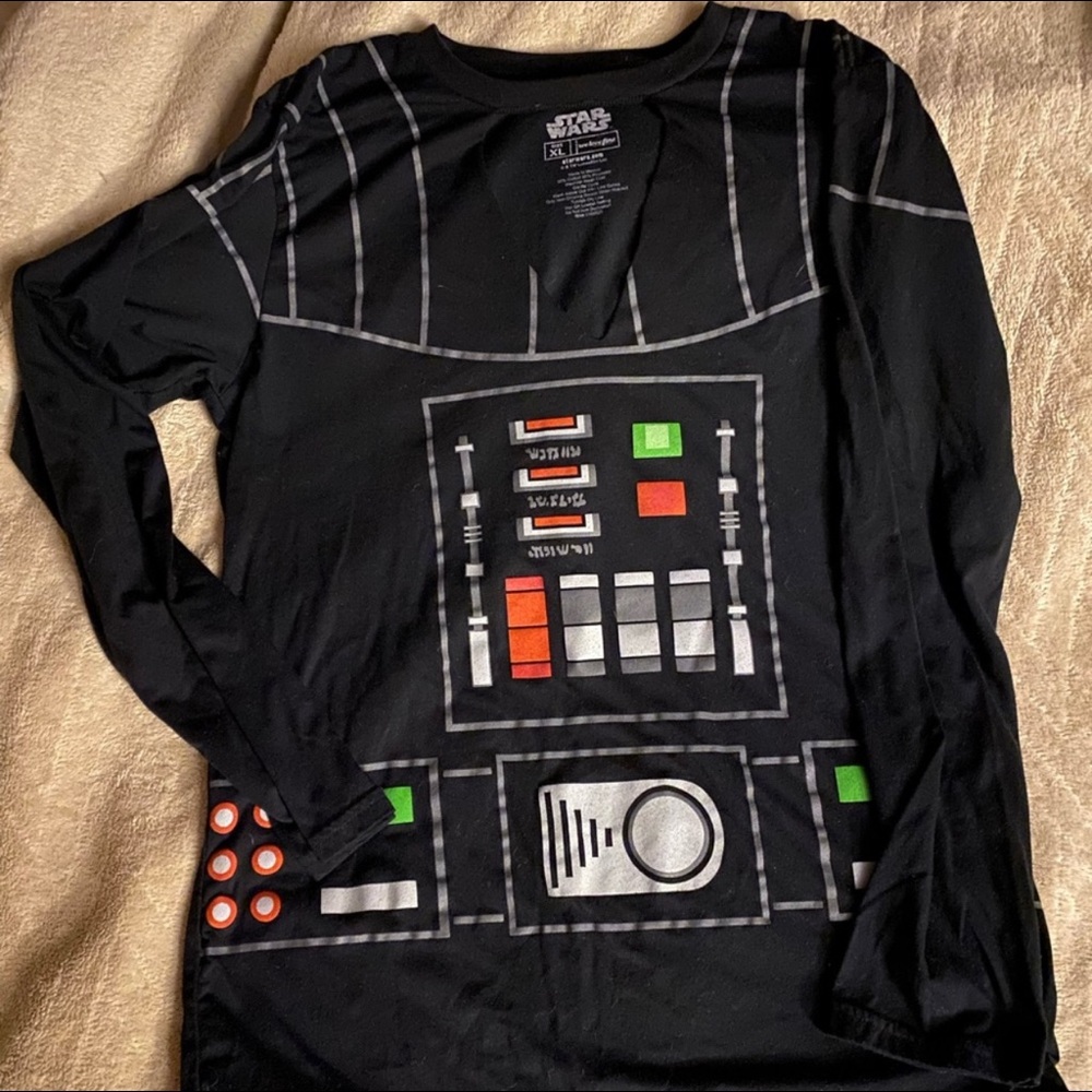 Women’s XL Darth Vader long sleeve